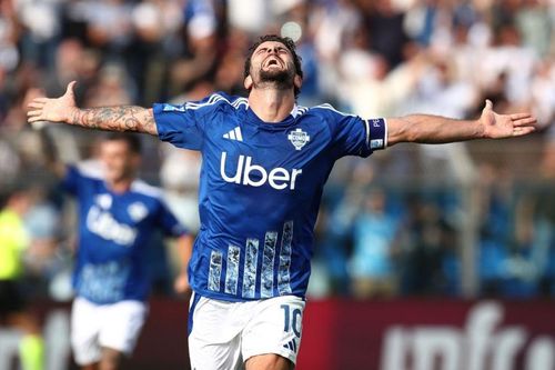 HLV Fabregas đã đúng về Cutrone