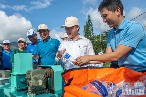Hơn 820kg rác thải nhựa được thu gom, tái chế tại 'Ngày hội Côn Đảo xanh'