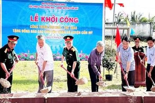 Giúp dân bằng những việc cụ thể