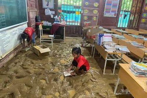 Nghệ An: Bộ đội, dân quân khắc phục hậu quả lũ quét, sạt lở đất tại huyện Tương Dương