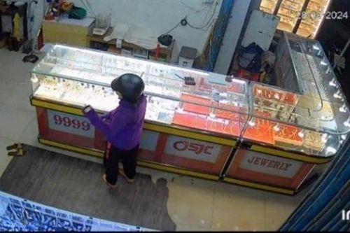 Cướp tiệm vàng lúc chạng vạng