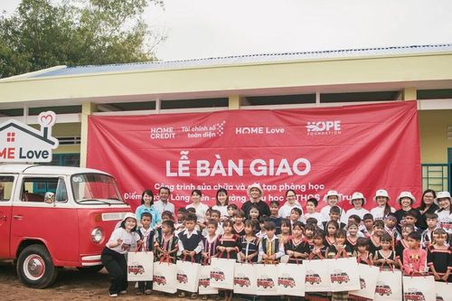Thay áo mới đón trò vùng sâu vui đến trường