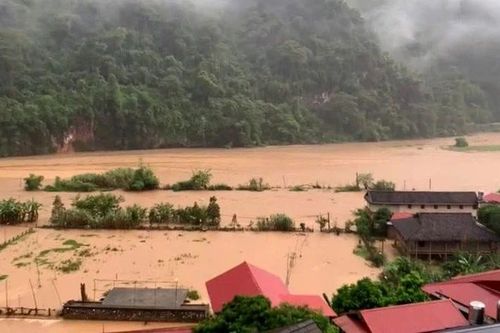 Mưa lớn kéo dài gây sạt lở đất và ngập lụt tại Bắc Kạn