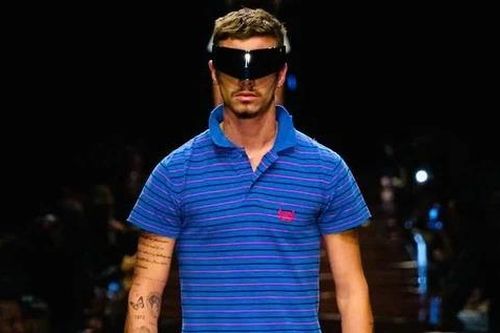 Sau khi từ bỏ bóng đá, con trai David Beckham đắt show làm người mẫu