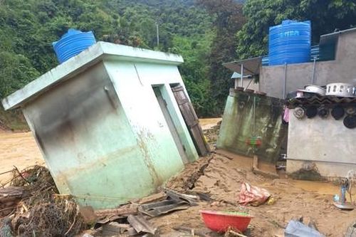 Cảnh tan hoang sau trận lũ ống ở xã miền núi Nghệ An