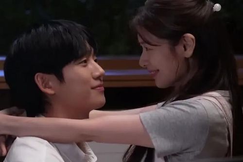Jung Hae In chăm sóc Jung So Min đầy tình tứ, ngọt ngào