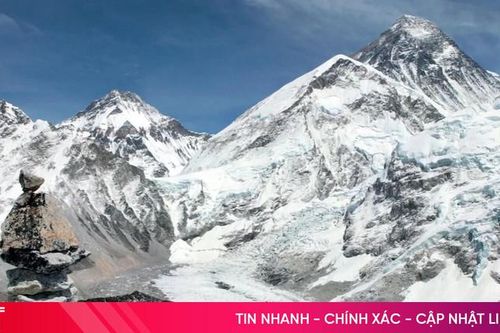 Phát hiện đỉnh Everest cao lên