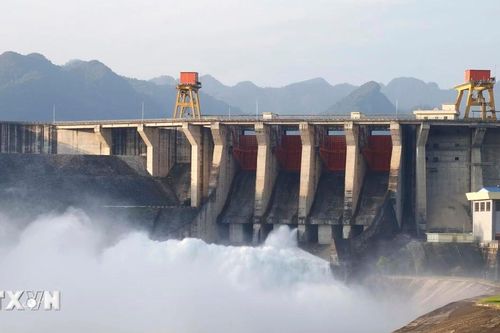 Thủy điện Tuyên Quang mở 1 cửa xả đáy với lưu lượng khoảng 1.215m3 mỗi giây