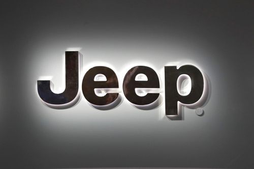 Stellantis triệu hồi 194.000 xe Jeep lai xăng-điện vì nguy cơ cháy nổ