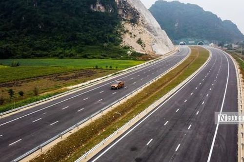 Từ 1/10, đường cao tốc phải có tối thiểu 4 làn xe, tốc độ tối đa 120km/h