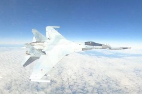 Mỹ công bố video tiêm kích Su-35 Nga áp sát nguy hiểm, chặn đường bay F-16 gần Alaska