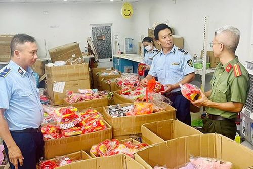 Đà Nẵng: Xử phạt 37 đơn vị kinh doanh thực phẩm, đồ chơi trẻ em