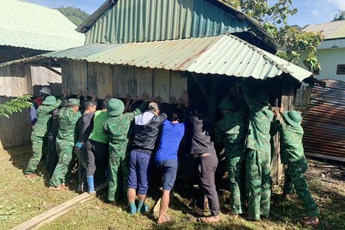 Xuất hiện nhiều vết nứt bất thường, Quảng Nam di dời khẩn cấp 125 người dân