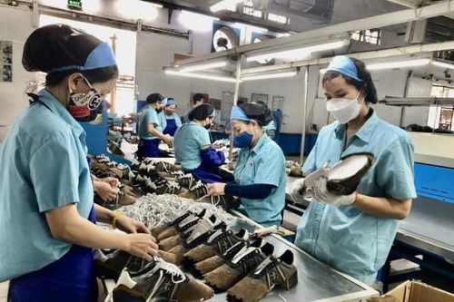 Sau 3 tháng tăng lương cơ sở: Những tác động tới doanh nghiệp, người lao động?