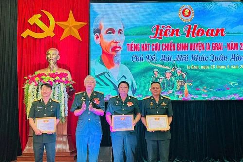 Liên hoan tiếng hát cựu chiến binh huyện Ia Grai