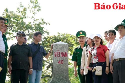Ý nghĩa từ chuyến thăm 'địa chỉ đỏ' nơi biên giới