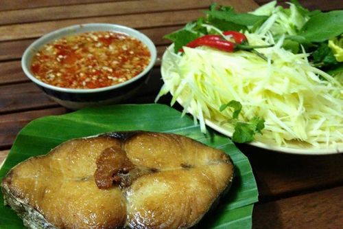 Đậm vị với món cá chiên xoài bằm