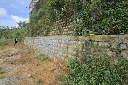 Xây dựng công trình không phép trên đất người khác