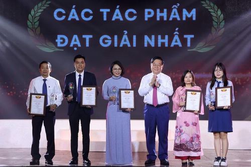 Trao giải Cuộc thi chính luận bảo vệ nền tảng tư tưởng của Đảng ủy Khối các cơ quan Trung ương