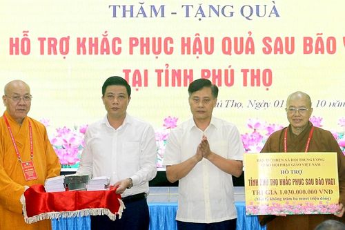 Thăm, tặng quà, hỗ trợ khắc phục hậu quả cơn bão số 3