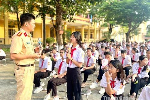 An toàn trong khuôn viên trường học