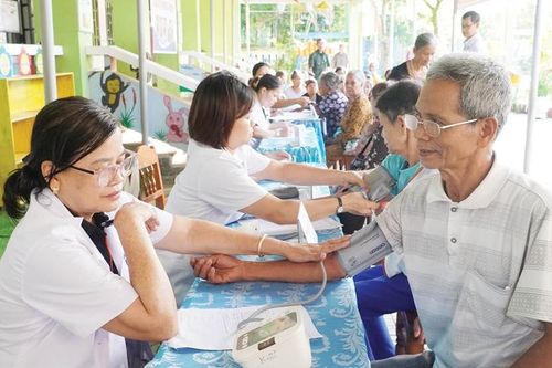 Chăm sóc người cao tuổi thích ứng già hóa dân số