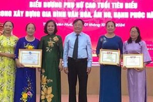 Phát huy vai trò phụ nữ cao tuổi
