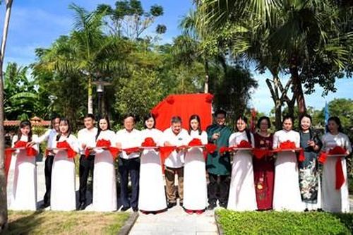 Nhà lưu niệm Tố Hữu đón văn bia bài thơ Việt Bắc