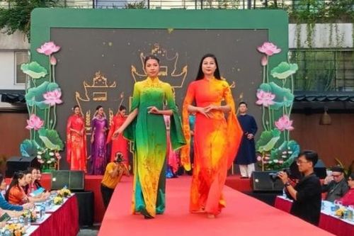 Tháng áo dài 2024 Hà Nội: Tôn vinh vẻ đẹp tà áo dài truyền thống