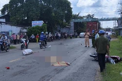 Gặp nạn khi va chạm với xe đầu kéo trên quốc lộ 62