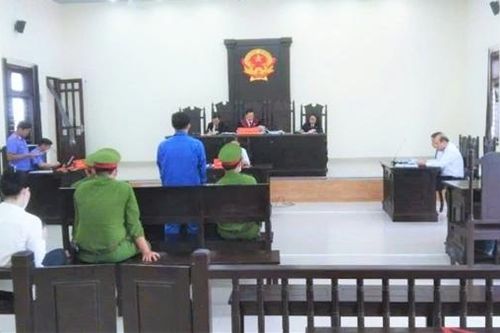Phạt 12 năm tù kẻ giả mạo chữ ký Trưởng Công an huyện để tham ô tài sản