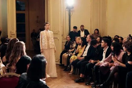 Diễn viên Thúy Ngân tự hào catwalk ở Paris