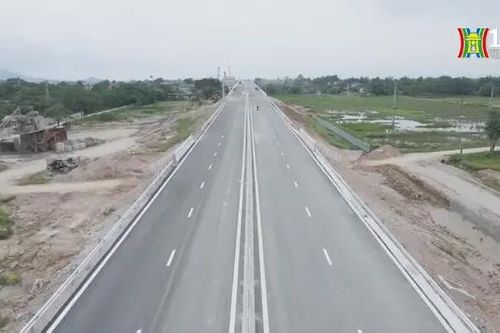 Đường cao tốc phải có tối thiểu 4 làn xe chạy