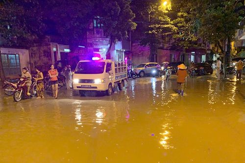 Lũ trên sông Hồng tại Yên Bái sắp trên báo động 3