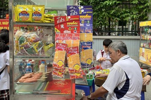 Sở Giáo dục và Đào tạo Hà Nội cảnh báo học sinh không nhận đồ ăn, uống từ người lạ