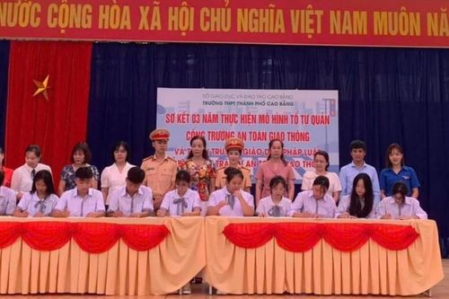 Tuyên truyền Luật Giao thông đường bộ cho hơn 1.350 lượt học sinh, giáo viên tại Trường THPT Thành phố