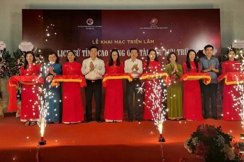 Khai mạc triển lãm 'Lịch sử tỉnh Cao Bằng qua tài liệu lưu trữ'
