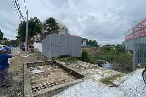 Thành phố Thủ Đức: Nhiều kênh rạch ở phường Thảo Điền bị 'bức tử'
