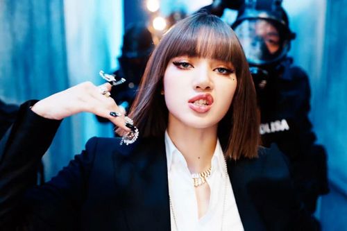 Sao Hàn 1/10: Lisa bị gọi là 'nữ hoàng hát nhép', V BTS đẹp trai nhất thế giới