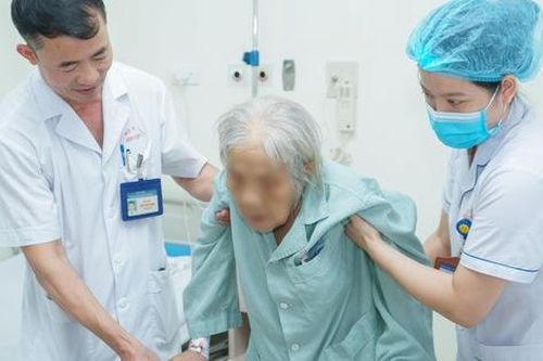 Phẫu thuật thay khớp háng cho cụ bà 113 tuổi