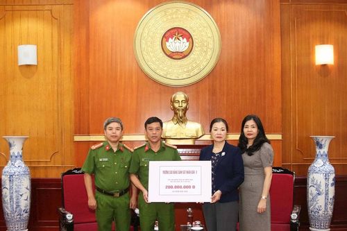 1.974 tỷ đồng ủng hộ đồng bào vùng bão lũ