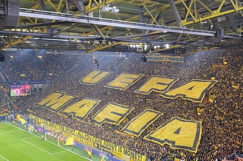 Bức ảnh hơn nghìn lời nói trong ngày Dortmund thắng đậm