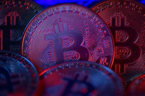 Bitcoin 'cắm đầu' sau khi Iran bắn tên lửa vào Israel