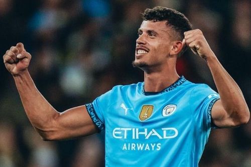 Sao Man City bị bắt vì giật điện thoại của CĐV