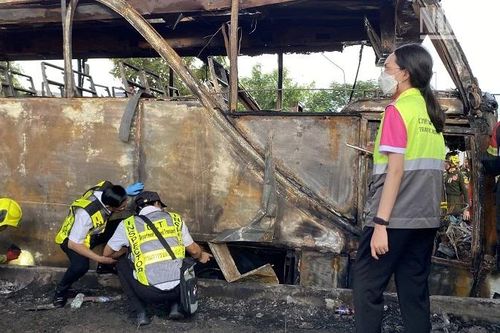 Thủ tướng Thái Lan họp giải quyết vụ cháy xe buýt làm 23 người chết