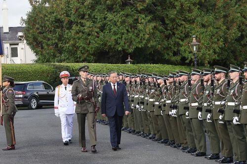 Tổng thống Michael D. Higgins cùng phu nhân chủ trì Lễ đón Tổng Bí thư, Chủ tịch nước Tô Lâm thăm cấp Nhà nước Ireland