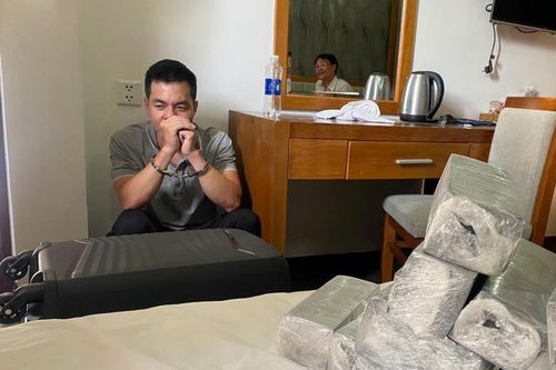 Lật tẩy gã triệu phú đô-la 'dỏm' và thủ đoạn lừa đảo bằng 'USD phủ hóa chất'
