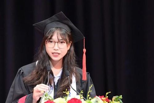 Thủ khoa trường ĐH Luật Hà Nội: Hành trình từ những ngày đầu đầy thử thách