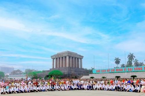 Gần 10% tân sinh viên Trường Đại học Y - Dược, Đại học Thái Nguyên là đảng viên
