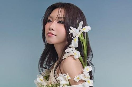 Cựu Á khoa trường ĐH Ngân hàng TP. HCM vừa 'debut' có ngay 'bản hit', tung luôn album đậm chất 'chữa lành'